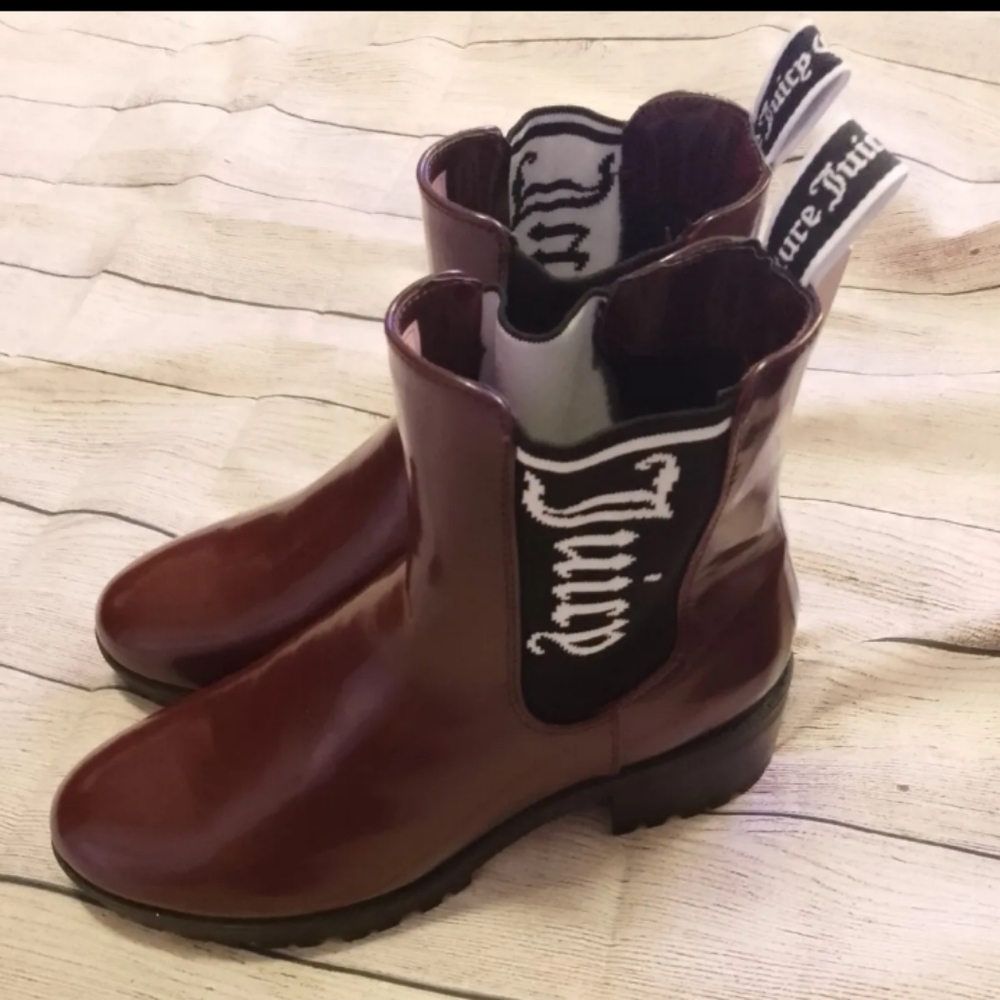 NEW Size 8.5 Juicy Couture Fashion Black Chelsea Ankle Slip Pull On Rain Boots.